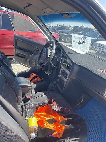 жигули богажник: Седан серебристого цвета. Основные характеристики: - Кузов: 4‑дверный — 5