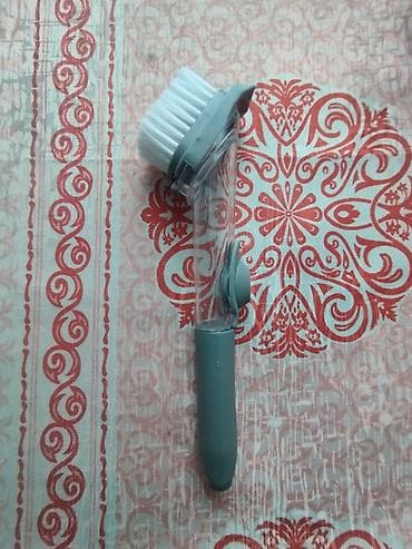 Щётка для мытья посуды с резервуаром для моющего средства. - Жёсткая