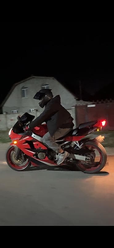 mersedes r18: 150000 срочно окончательно до июня Красный спортивный мотоцикл — 2