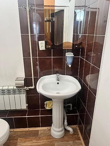 Кыймылсыз мүлк: Кеңселерди ижаралоо, 100 м², Менчик үйдө — 2