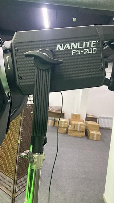 Видеонаблюдение: Осветительный комплект для фото/видеосъёмки Состав: - Постоянный свет — 2