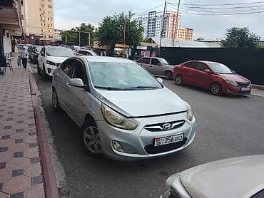 audu a6: Hyundai Solaris: 2012 г., 1.6 л, Автомат, Бензин, Седан — 4