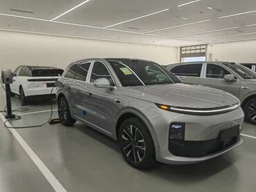 Lixiang: Lixiang : 2025 г., 1.5 л, Вариатор, Электромобиль, Кроссовер — 3