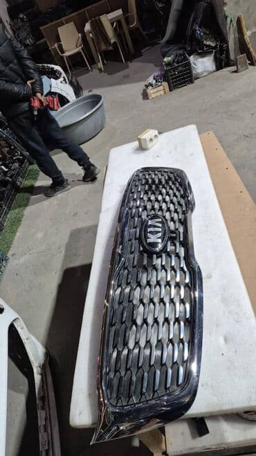 коробка воздушного фильтра: Решетка радиатора Kia Оригинал — 2