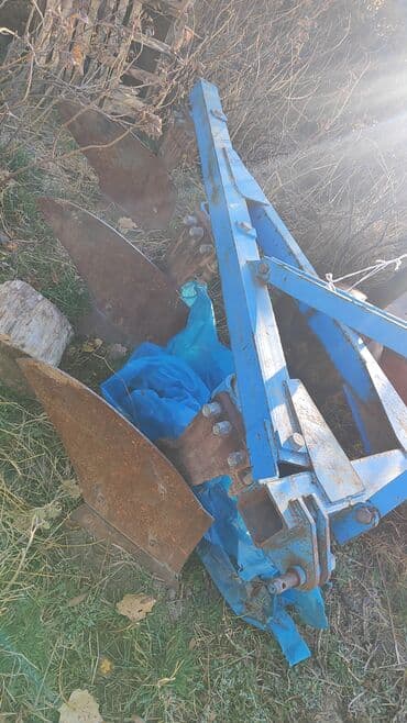 кант трасса: Навесные плуги для трактора Описание: - Два навесных оборотных плуга — 2