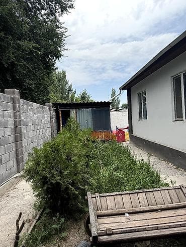 Дома: 📌В селе Беловодское срочно продаётся дом на участке 10 соток. ▪️В — 3