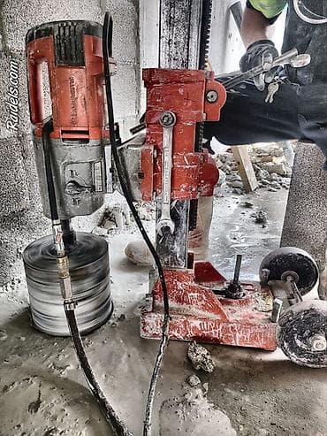 бур скважины: Алмазное бурение отверстий в бетоне, кирпиче и железобетоне. - — 1