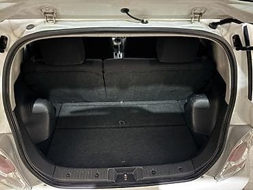 менаю авто: Toyota Ist: 2003 г., 1.3 л, Автомат, Бензин, Хэтчбэк — 4