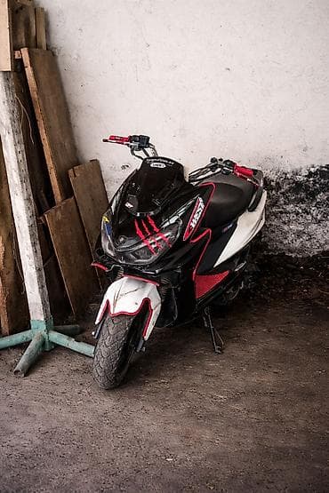 скутер ямаха: Макси-скутер Yamaha, 200 куб. см, Бензин, Б/у — 9