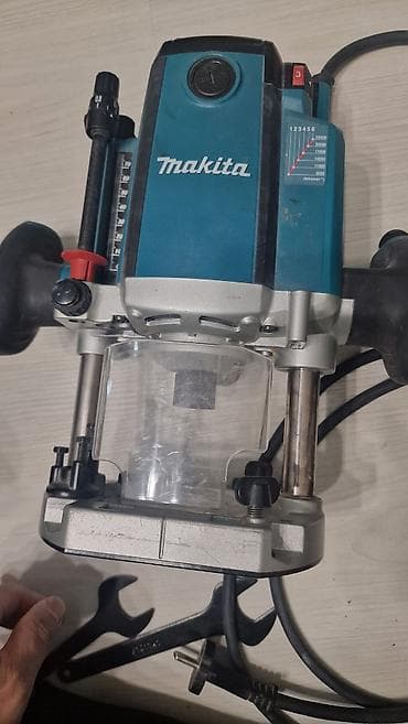 Фрезер погружной Makita RP2301FC - Мощность: 2100 Вт - Питание