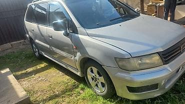 Mitsubishi Chariot: 1999 г., 2.4 л, Механика, Бензин, Минивэн — 10