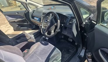 даелим скутер: Honda Stream: 2001 г., 2 л, Автомат, Газ, Минивэн — 1