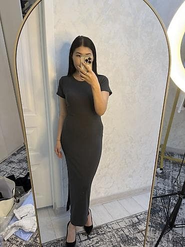 темно синего цвет с: Платье-миди из трикотажа с коротким рукавом - Силуэт: приталенный — 2