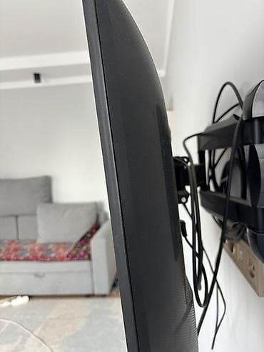 ps3 internet: Телевизор LG, диагональ около 32–37" (по габаритам на стене). Плоская — 2