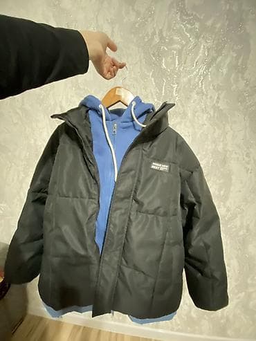 ультралегкие пуховики uniqlo: Утеплённая унисекс куртка-пуховик черного цвета. Особенности: - — 1