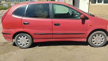 70 сом: Nissan Almera Tino: 2002 г., 1.8 л, Кол менен иштөөчү, Бензин, Хетчбек — 1