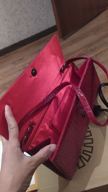 бафф купить в бишкеке: СРОЧНО СРОЧНО ПРОДАЕТСЯ НОВЫЙ КЛАТЧ красно- малинового цвета!!! — 2