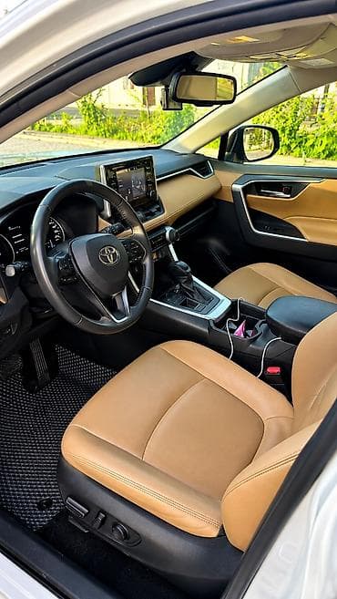 Toyota RAV4: 2019 г., 2.5 л, Автомат, Гибрид, Кроссовер — 3