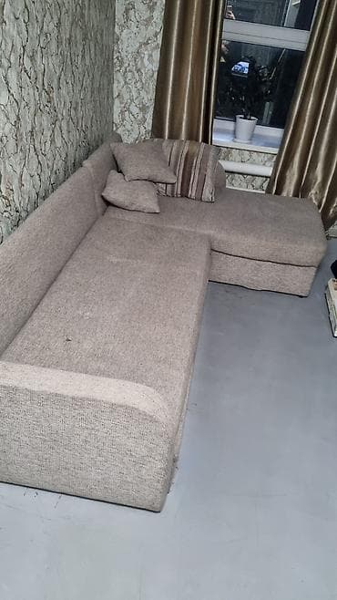 стол бу бишкек: Бурчу бар диван, Жастыктар менен — 2