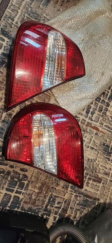 стороны: Комплект стоп-сигналов Toyota 2003 г., Б/у, Аналог — 3