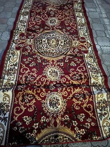 Ковры в классическом стиле, бордовая гамма с бежевыми и золотистыми — 1