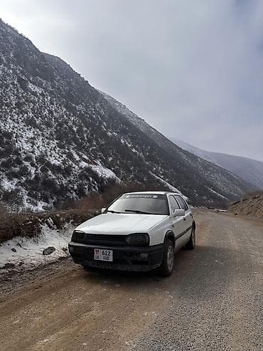 ош авто базар: Volkswagen Golf: 1992 г., 1.6 л, Кол менен иштөөчү, Бензин, Хетчбек — 3