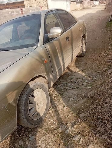 бишкек мотоцикл: Седан компакт-класса, 4 двери, золотистый/бежевый цвет кузова — 4