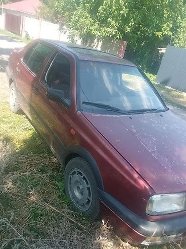 Унаа сатуу: Volkswagen Vento: 1994 г., 1.8 л, Кол менен иштөөчү, Бензин, Седан — 1