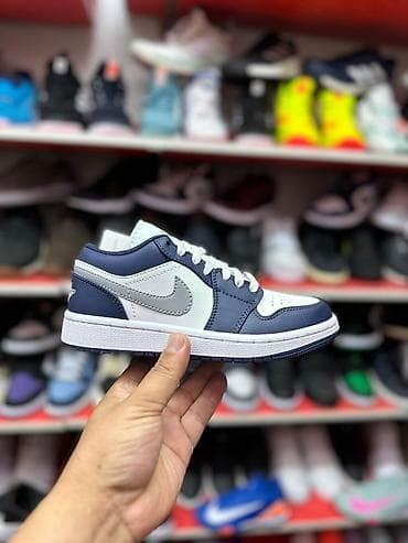 Сапоги: Кроссовки в тёмно-синем, белом и сером цветах с низким профилем — 1