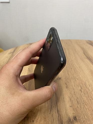 iphone 16 e: IPhone 11 Pro Max, Б/у, 256 ГБ, Черный, 100 % — 5