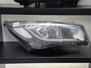 Передняя фара для автомобиля (правая). Kia Carnival - Корпус с