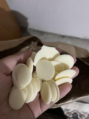 пет бутылки: Белая шоколадная глазурь в каллетах (дисках) GP Chocolate Fabrique — 4