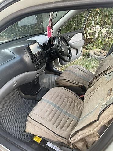 Toyota Raum: 2000 г., 1.5 л, Бензин — 3