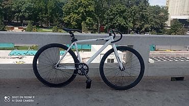Фикс-байк на 28" колесах 2 рули прадаю 2000 - Рама: алминий