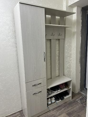 Прихожая в отличном состоянии 
Высота 2 метра 
Ширина 110 

Цена 5500