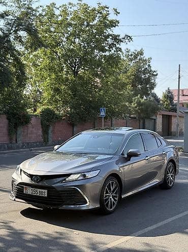 892 2: Toyota Camry: 2023 г., 2.5 л, Вариатор, Гибрид, Седан — 4