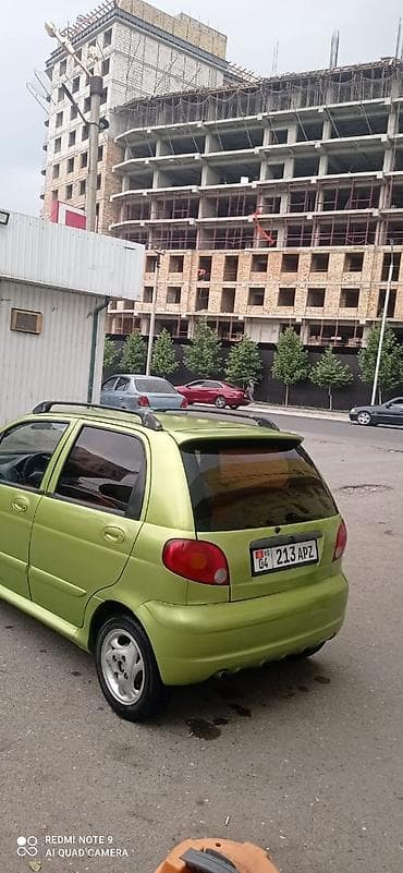 r17 225: Автомобиль компакт-класса хэтчбек, 5 дверей, зелёный цвет. Киргизские — 3