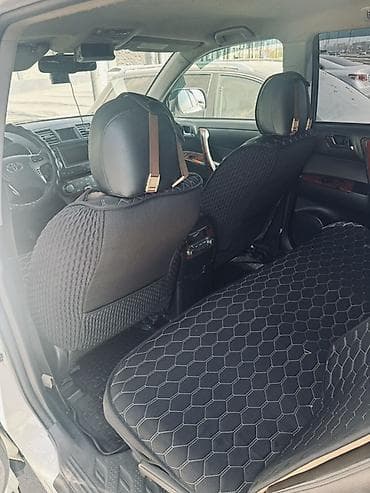 b class: Toyota Highlander: 2011 г., 3.5 л, Автомат, Бензин, Кроссовер — 5