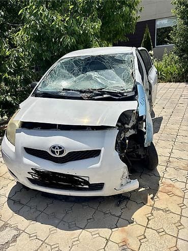 vitz platz: Toyota Yaris: 2008 г., 1.3 л, Механика, Бензин, Универсал — 2