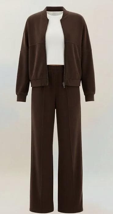 теплые безрукавки и жилеты: Костюм из мягкого микровелюра, цвет тёмный шоколад. Состав комплекта — 2