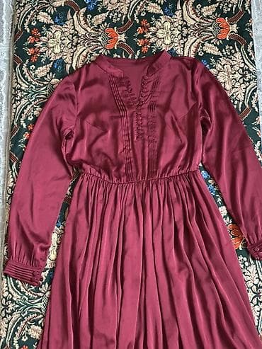 Платье бордового цвета с длинными рукавами, сшито под заказ в