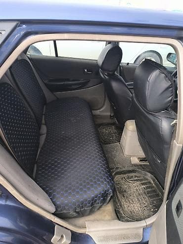 продаю бетономешалки: Mazda 323: 2001 г., 1.6 л, Механика, Бензин, Хэтчбэк — 3