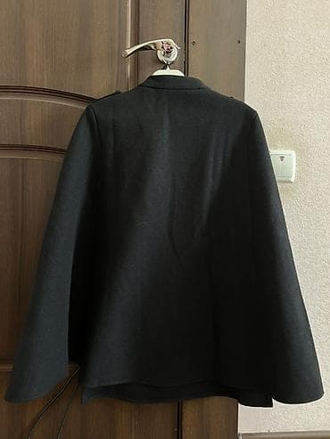 модные женские чапаны: Черное пальто-накидка (кейп) - Фасон: А-силуэт, расклёшенная накидка — 2