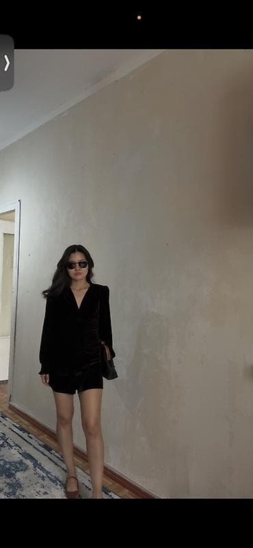 Продам Черное бархатное мини‑платье от Zara,носила пору раз,в отличном