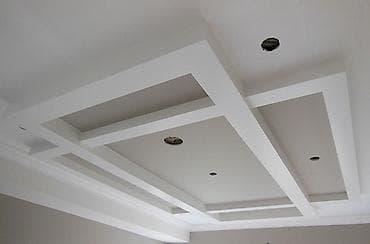 Окна на заказ: Многоуровневый потолок из гипсокартона с нишами под встроенное — 1