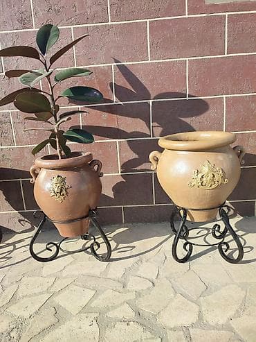Декоративные улично-комнатные кашпо на кованых подставках - Материал