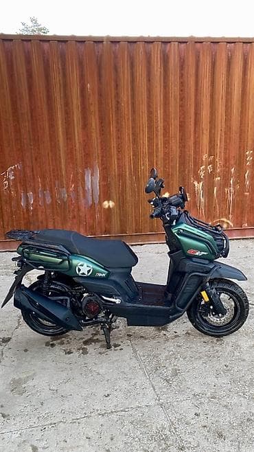 Кумурска мотороллер: Скутер танк 150 куб состояния жакшы матор тутобойт май жебейт пластик — 3