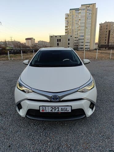 Toyota Corolla: 2018 г., 1.8 л, Вариатор, Гибрид, Хэтчбэк