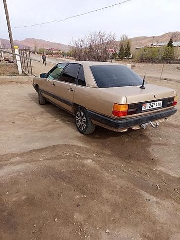 Унаа сатуу: Audi 100: 1988 г., 2.2 л, Кол менен иштөөчү, Бензин, Седан — 1
