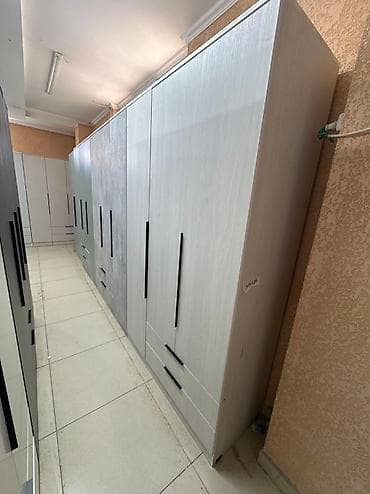 гардеробные системы бишкек: 3-х дверные шкафы с наружным ящиком Размеры ширина 120см, высота — 2